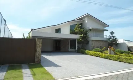 Oportunidade casa a venda no jardim acapulco com 5 suites sendo 01 terrea