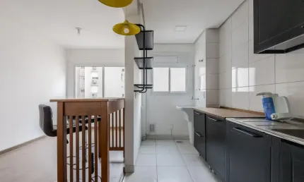 Lindo apt. centro de canoas, semi mobiliado, condom. com infra completa                        ínio c/playground completo