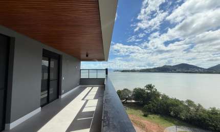 Apartamento No Bairro Joao Paulo, 3 suítes, todos os os cômodos com vista Mar.