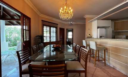 Casa aconchegante 4 quartos (1 suíte) no Córrego Grande