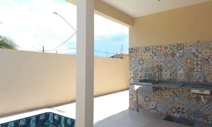 Casa á venda com 3 dormitórios, sendo 1 suíte,  2 vagas,  em estância balneária tupy por r$ 449.000.  imóvel residencial em itanhaém/sp.