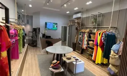 Vende-se ponto comercial e instalações para loja de confecção