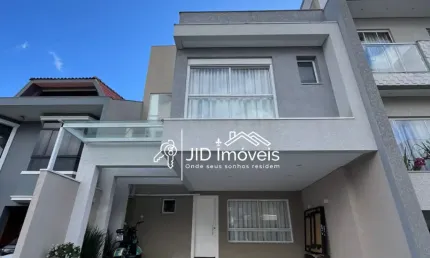Alto padrão e tecnologia no xaxim – casa com 282m², 4 suítes e energia solar