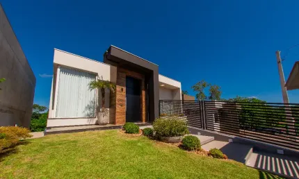 Casa nova de alto padrão em pareci novo no loteamento bosque da fugueira