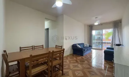 Apartamento com varanda e vista livre na praia das astúrias de 3 quartos com 1 vaga, guarujá-sp.