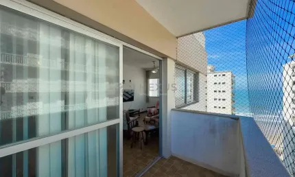 Apartamento com varanda e vista mar a uma quadra da praia das pitangueiras de 3 quartos (1 suíte),