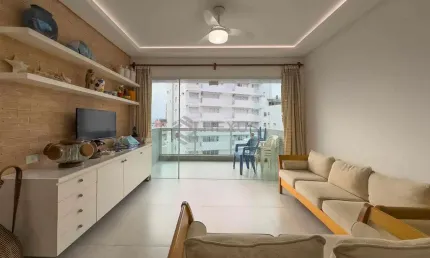 Apartamento com varanda na praia das astúrias de 3 quartos (1 suíte), 1 vaga, guarujá-sp.