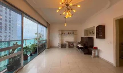 Apartamento com varanda e vista mar na quadra-mar da praia das pitangueiras de 3 quartos (1 suíte),