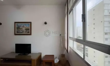 Apartamento com vista livre a uma quadra da praia das pitangueiras de 2 quartos, guarujá-sp.