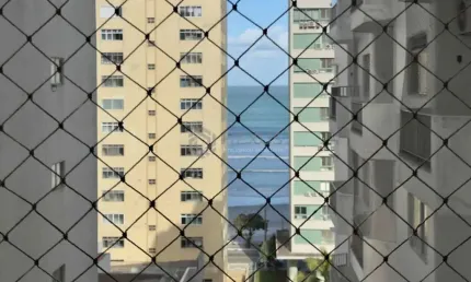 Apartamento com varanda e vista mar a uma quadra da praia das pitangueiras de 2 quartos com 1 vaga,