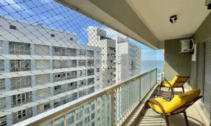 Apartamento à venda na praia das pitangueiras com 3 quartos ( 1 suíte ) e 2 vagas.