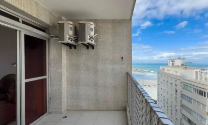 Apartamento com varanda e vista mar na quadra-mar da praia das pitangueiras de 2 quartos (1 suíte)