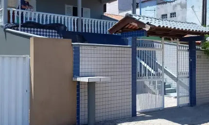 Sobrado em  excelente localização com dois apartamentos independentes