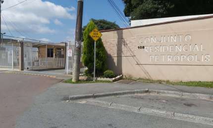 Apartamento no Conjunto Petrópolis no Uberaba - Curitiba, PR