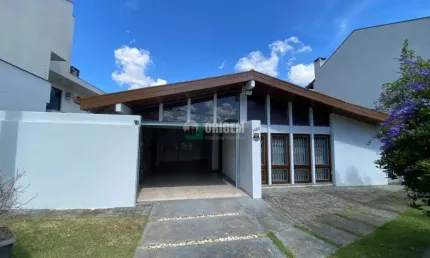Casa comercial para alugar na Rua Samuel Cézar, 1180, Água Verde, Curitiba