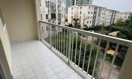 Excelente apartamento 3 /4 com 1 suíte e 2 garagens próximo a praia