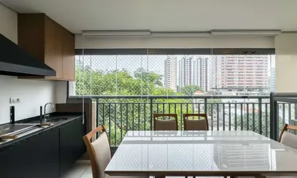 Apartamento à venda no tatuapé, com 2 dormitórios, 1 suíte e 1 vaga. varanda gourmet, depósito privativo e móveis planejados.