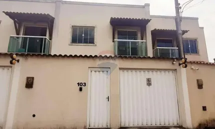 Casa duplex-108m²-3 quartos (1 suíte)-4 banheiros-2 vagas-quintal-630 mil- moneró/rj