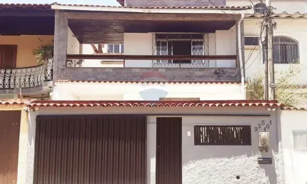 Casa à venda-830 mil-304m²-5 qts-2 suítes-5 banheiros-3 vagas-portuguesa/rj