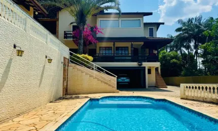 Venda de luxuosa casa com 5 dormitórios, piscina e vista na serra da cantareira