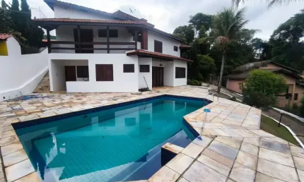 Bela casa com piscina em um dos melhores condomínios de mairiporã, com acesso a represa!