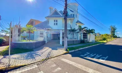 Sobrado semi mobiliado com 3 dorm-suíte - piscina - no moinhos de vento