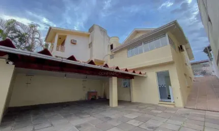 Sobrado com 5 dormitorio, sendo 1 suite - nossa senhora das graças - canoas/rs.