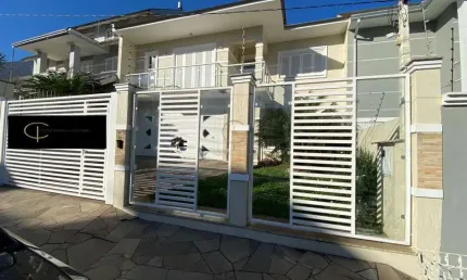 Excelente sobrado com 04 dormitórios, sendo 01 suíte, no moinhos de vento em canoas