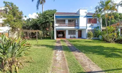 Excelente sobrado em 02 terrenos, com área construída de 176,65m² no bairro niterói