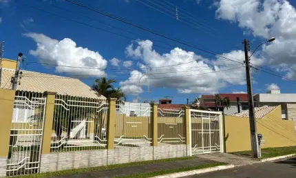 Casa com 3 dormitórios e piscina, no moinhos de vento, em canoas
