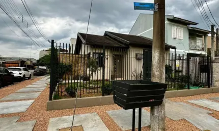 Casa térrea com 02 dormitórios no moinhos de vento/canoas
