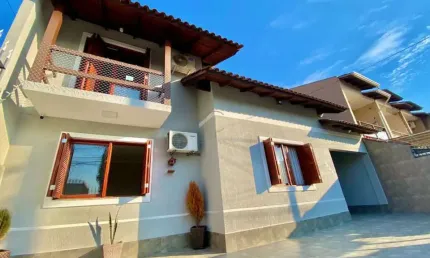 Sobrado com 3 dorm-suíte - área gourmet - no central park