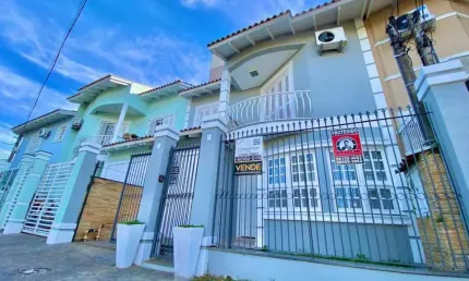 Sobrado com 3 dorm-suíte - lareira - no centro de canoas