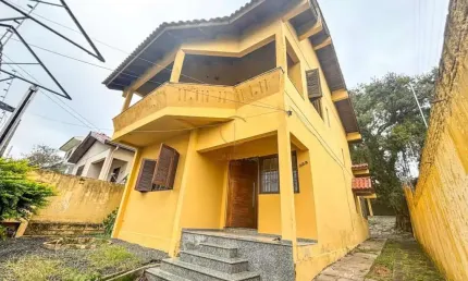 Excelente sobrado com 03 dormitórios,transformado em 02 suítes com piscina, espaço gourmet no bairro nossa senhora das graças