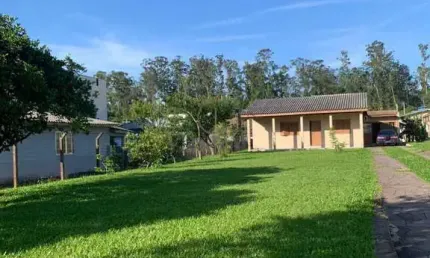 Casa térrea 03 dormitórios, 02 vagas para veículo em  terreno 1.026m2