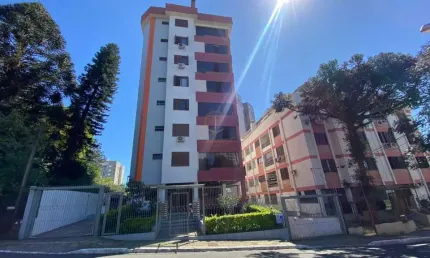 Edificio carolina , apartamento 03 dormitórios e vaga coberta para 02 carros no centro