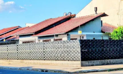 Casa térrea de 03 dormitórios com 01 vaga coberta no bairro fatima