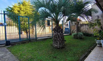Casa térrea, 03 dormitórios , sendo 01 suíte, 03 vagas para veículos no bairro nossa senhora das graças