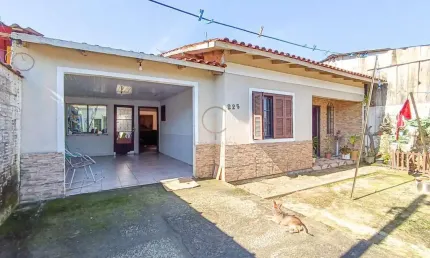 Casa com 02 dormitórios, sendo uma suíte e duas vagas de garagens coberta no bairro olaria