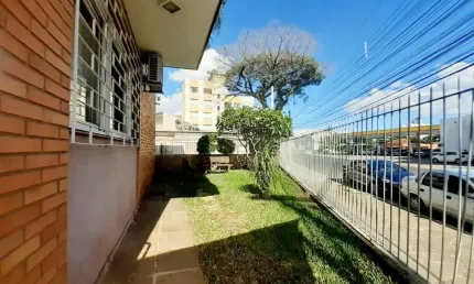 Apartamento reformado de 2 dormitórios no centro de canoas