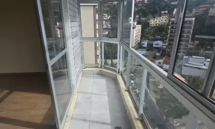 Bairro agriões, varanda, 2 quartos, suite e vaga na escritura