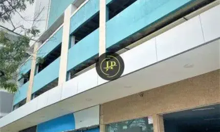 Sala comercial com vaga de garagem na divisa com a praia do canto