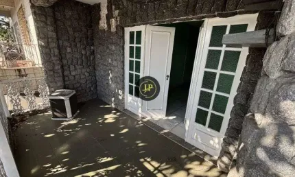 Casa residencial de 02 quartos/suíte com excelente localização em jardim limoeiro