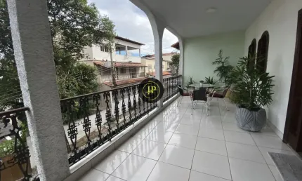 Casa de 03 quartos/suíte com varanda ampla em bairro de lourdes