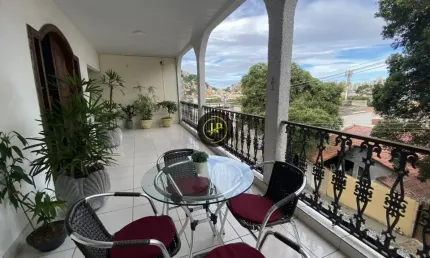 Casa de 03 quartos/suíte com varanda ampla em bairro de lourdes