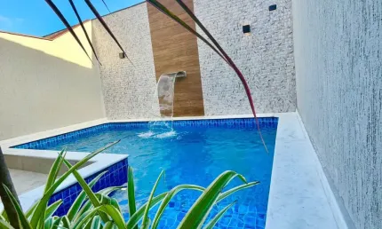 Casa  com piscina privativa e espaço gourmet para curtir momentos inesquecíveis com a família!