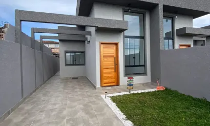 Linda casa em araucária! acabamento de primeira, com amplo terreno