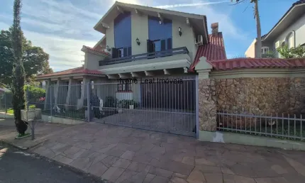 Sobrado no centro de santo ângelo, rs com 05 dormitórios e 04 vagas- residencial ou comercial