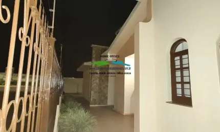 Casa 03 dormitórios(01 suíte) escritório e piscina. em ótimo estado de conservação.