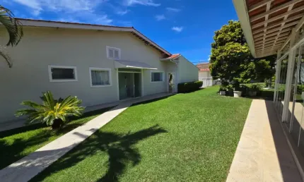 Casa térrea com piscina para locação área nobre de atibaia  - nova gardenia